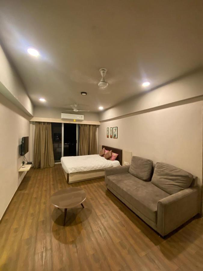 Weekend Address By Honest Homes Surat Exterior foto